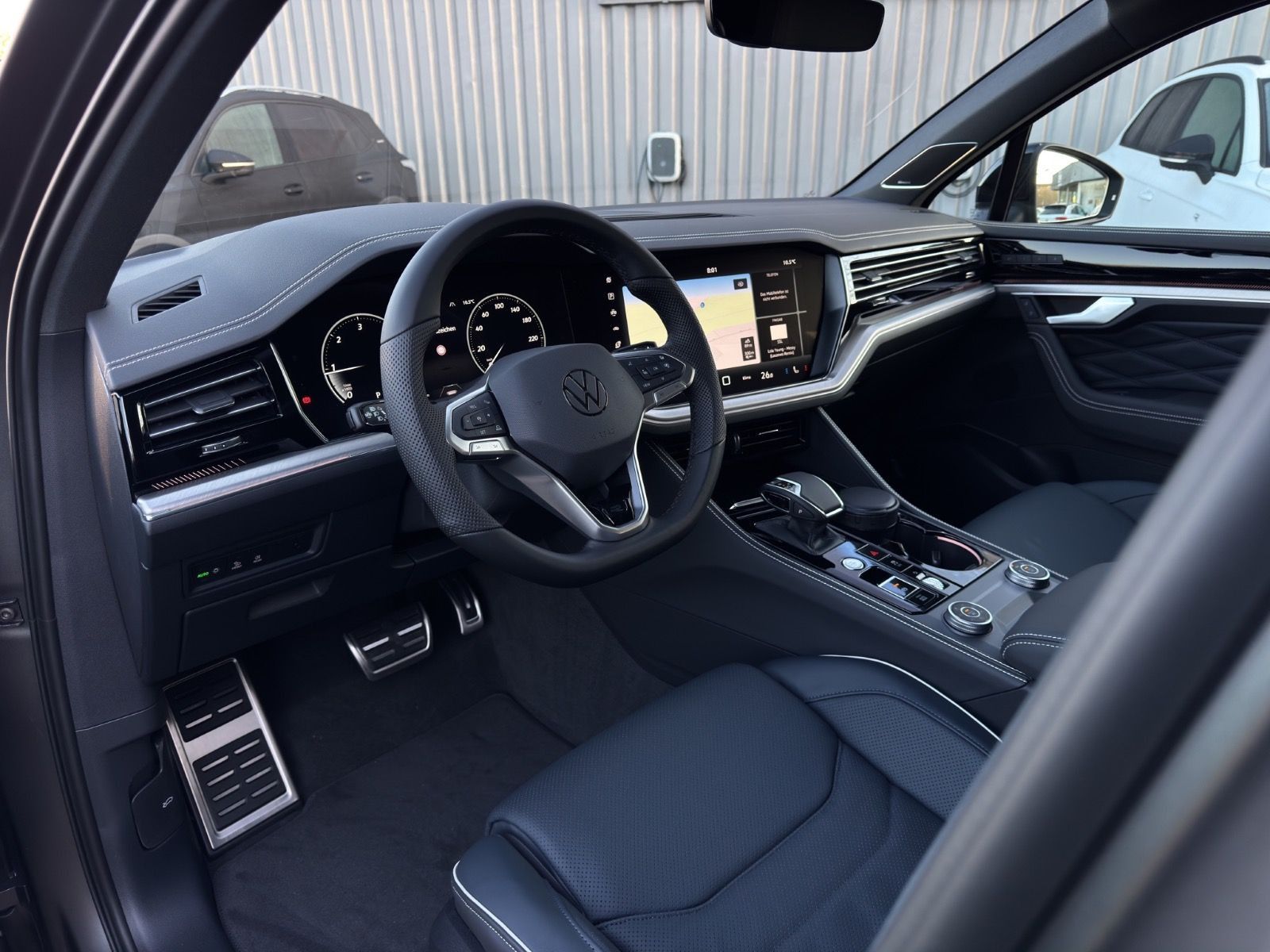 Volkswagen Touareg R-Line V6 TDI 4M Black Style | AHK PANO