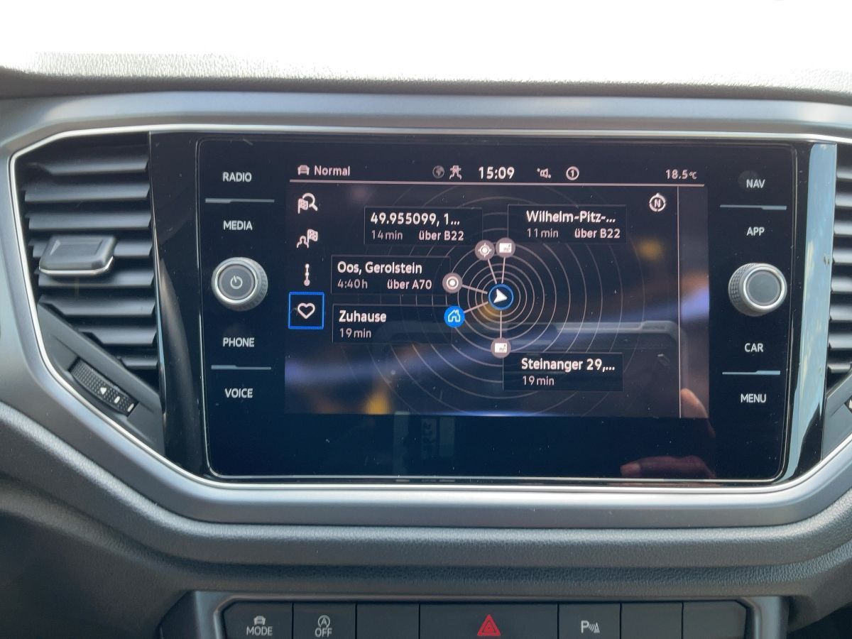 Volkswagen T-Roc 1.0 TSI STYLE - Samsaru's Car Outlet
