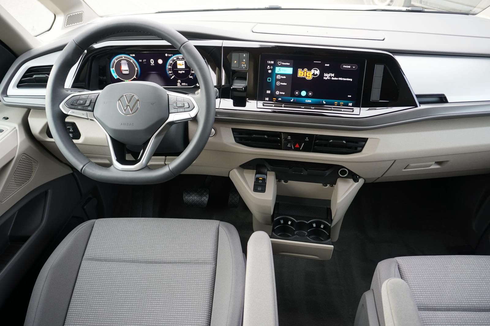 Volkswagen T7 Multivan 2.0 TDI DSG - Samsaru's Car Outlet