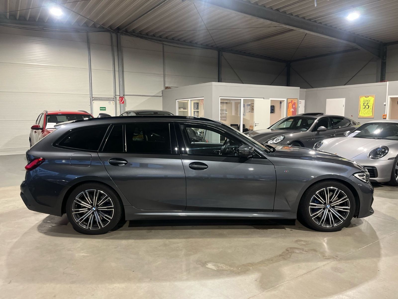 BMW 330 i Touring M Sport - Samsaru's Car Outlet