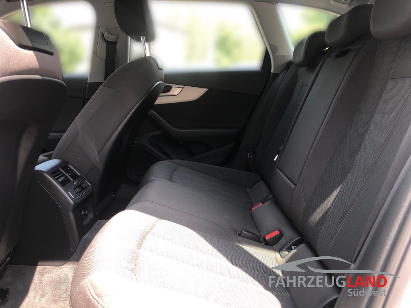 Audi A4 Avant 35 TFSI 2.0 - Samsaru's Car Outlet