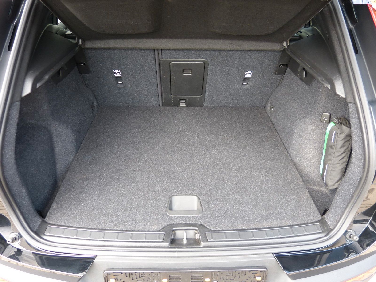 Volvo XC40 T4 Core Recharge Plug-In Hybrid  ACC