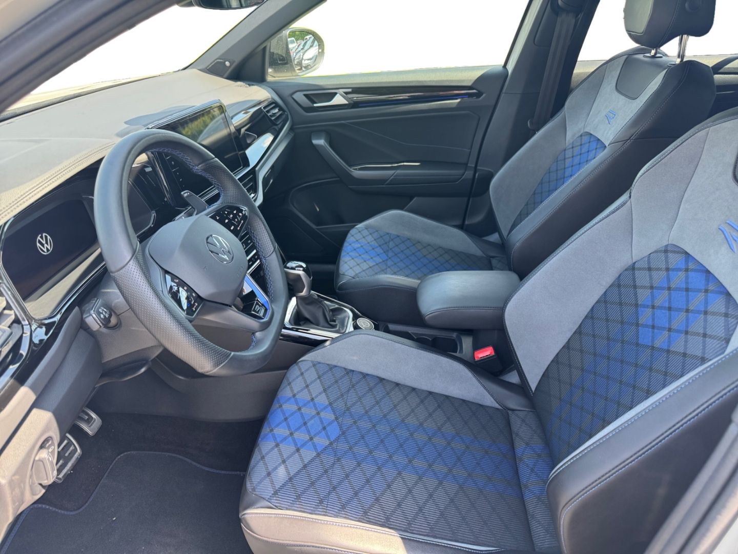 Volkswagen T-Roc R 2.0 TSI 4M - Samsaru's Car Outlet