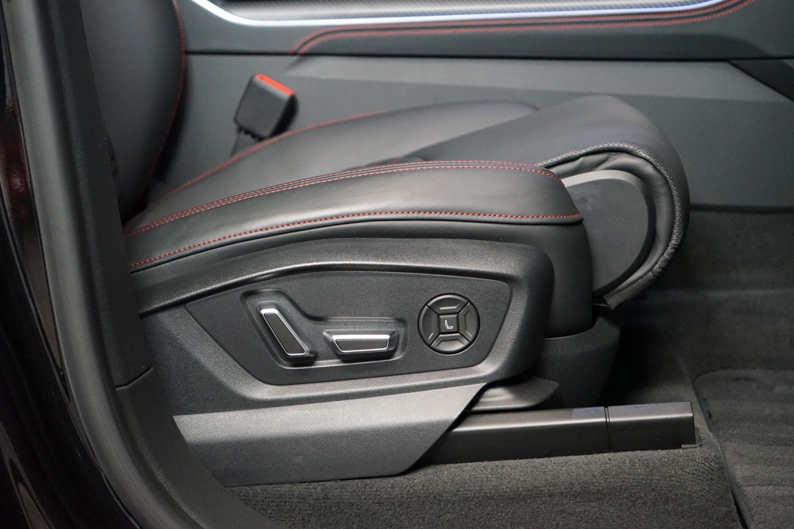 Audi RSQ8*MATRIX*MASSAGE*WARRANTY*HUD*B&O*111.818€NET