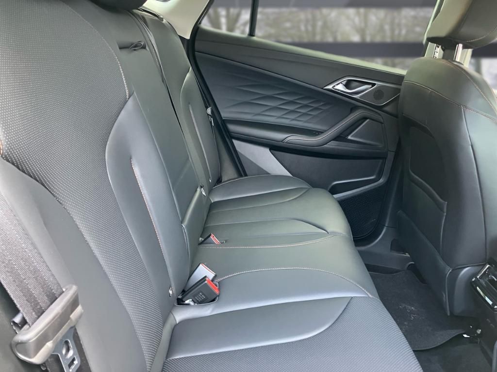 MG HS Hybrid+ Luxury 360 DISTR SPUR PDC SHZ