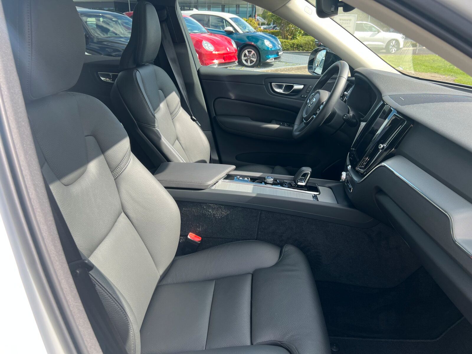 Volvo XC60 T6 Plus Dark AHK|PANO|20"|LEDER|FLED|