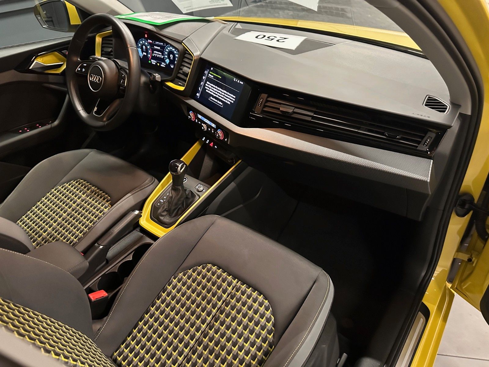 Audi A1 Sportback 25 TFSI advanced - Samsaru's Car Outlet