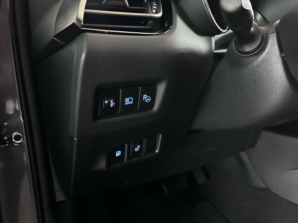Toyota C-HR 2.0 Hybrid - Samsaru's Car Outlet