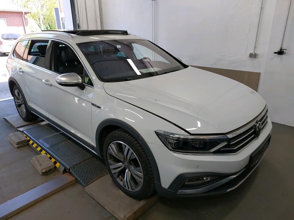 Volkswagen Passat Alltrack CAM Matrix PANO Massage ACC Memo
