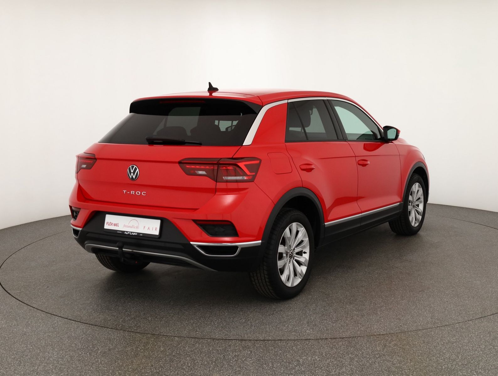 Volkswagen T-Roc 1.5 TSI DSG Sport - Samsaru's Car Outlet