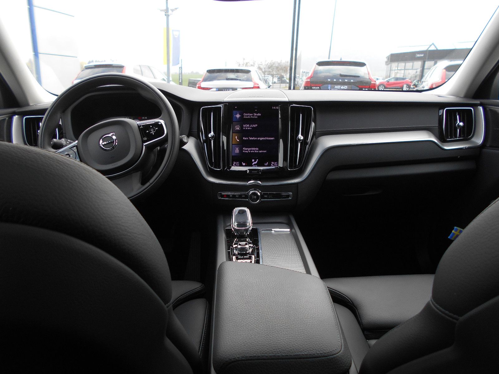 Volvo XC60 Inscription T6 Recharge Plug-In Hybrid AWD - Samsaru's Car Outlet