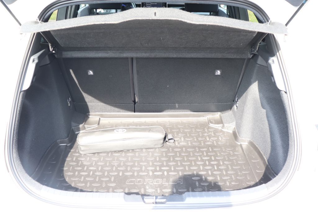 Toyota Corolla 1.8 Hybrid - Samsaru's Car Outlet