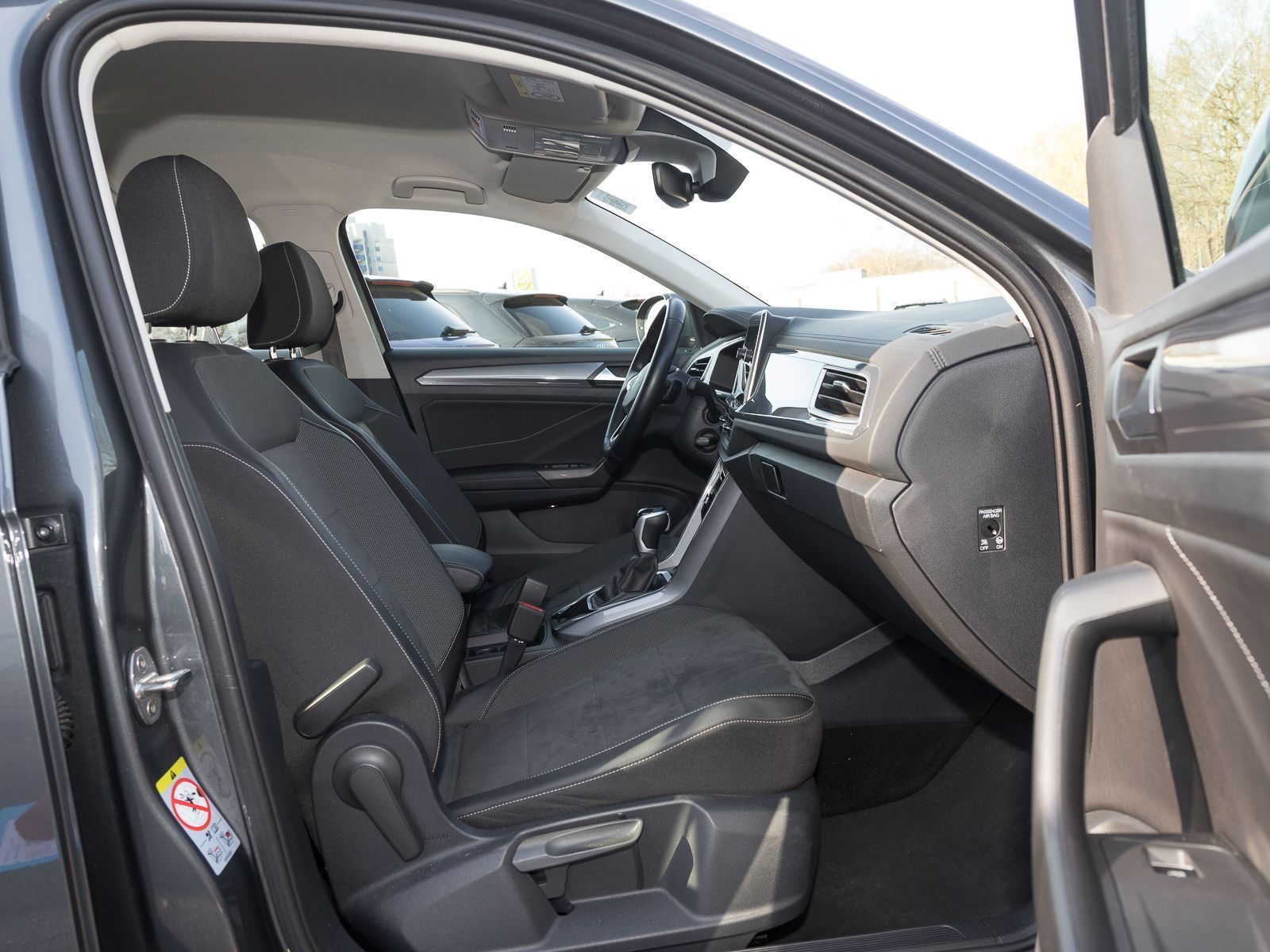 Volkswagen T-Roc 1.5 TSI DSG STYLE - Samsaru's Car Outlet