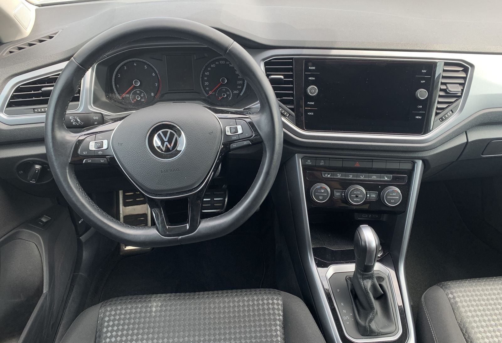 Volkswagen T-Roc 1.5 TSI Active - Samsaru's Car Outlet