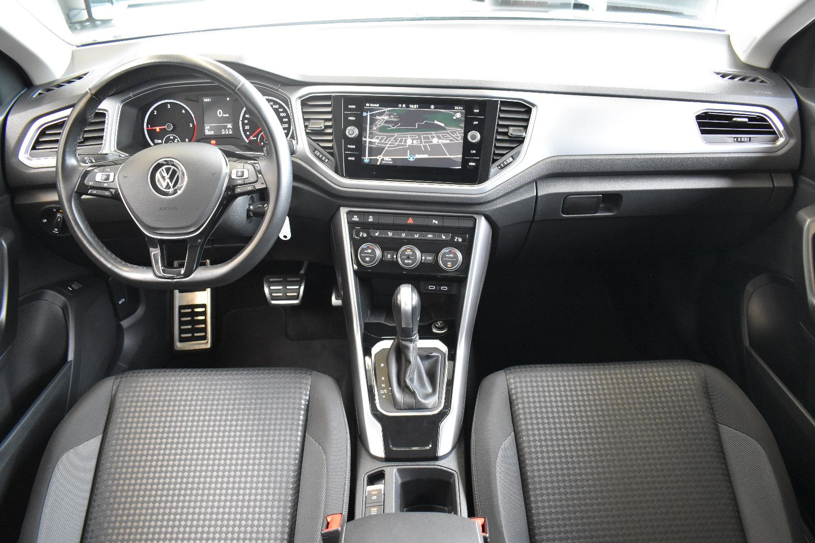Volkswagen T-Roc 2.0TDI DSG Active - Samsaru's Car Outlet