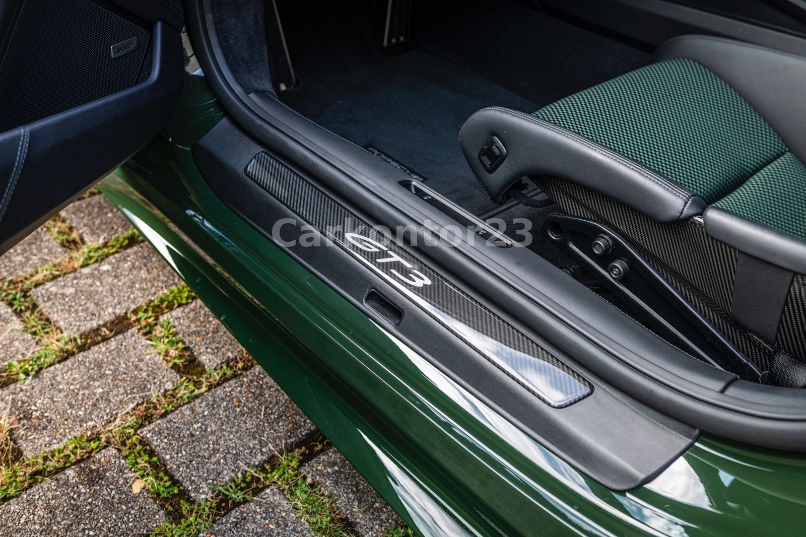 Porsche 992 GT3 Touring - Samsaru's Car Outlet