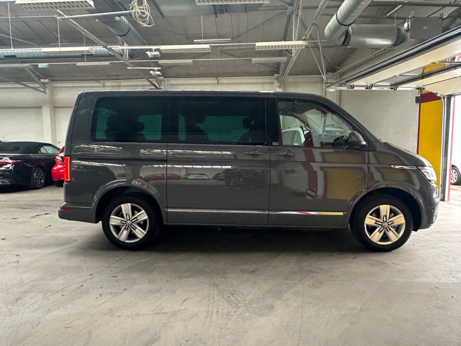 Volkswagen T6.1 MULTIVAN - Samsaru's Car Outlet