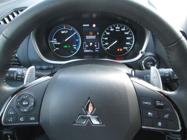 Mitsubishi Eclipse Cross Plus Select Black Hybrid 4WD 2.4 P