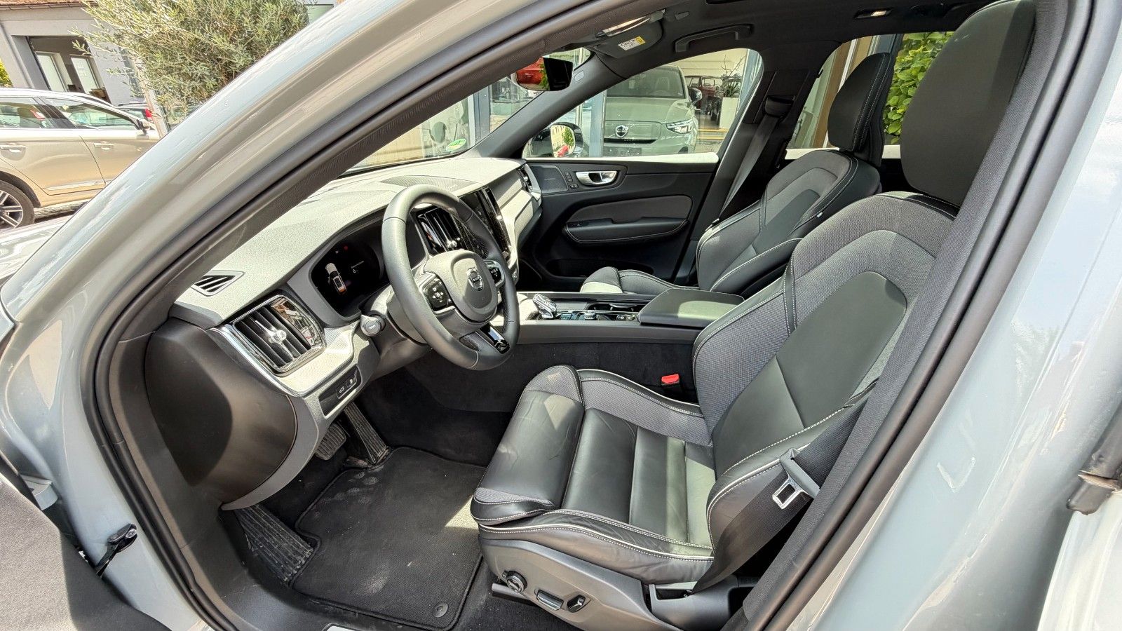 Volvo XC60 T6 Plus Dark Recharge Plug-In AWD/4 Pakete