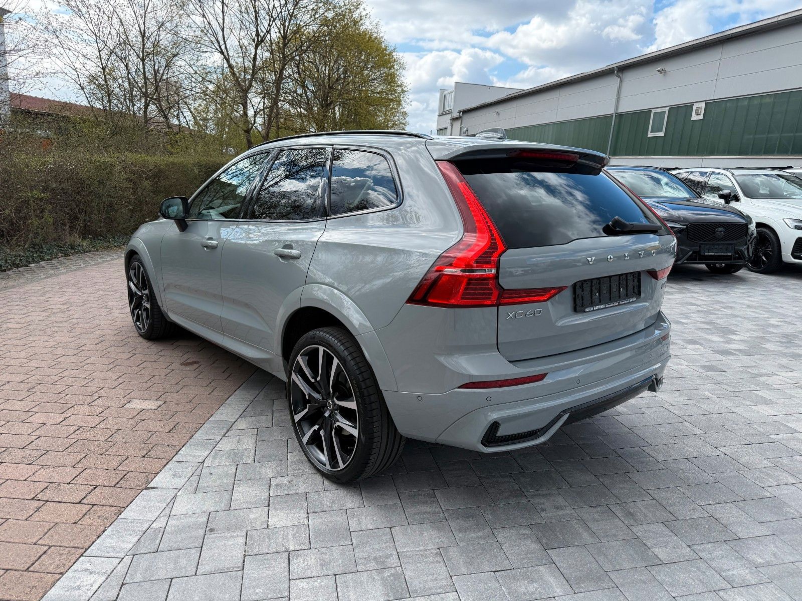 Volvo XC60 B4 AWD ULTIMATE DARK+STANDHZG+AHK+22"+LEDER