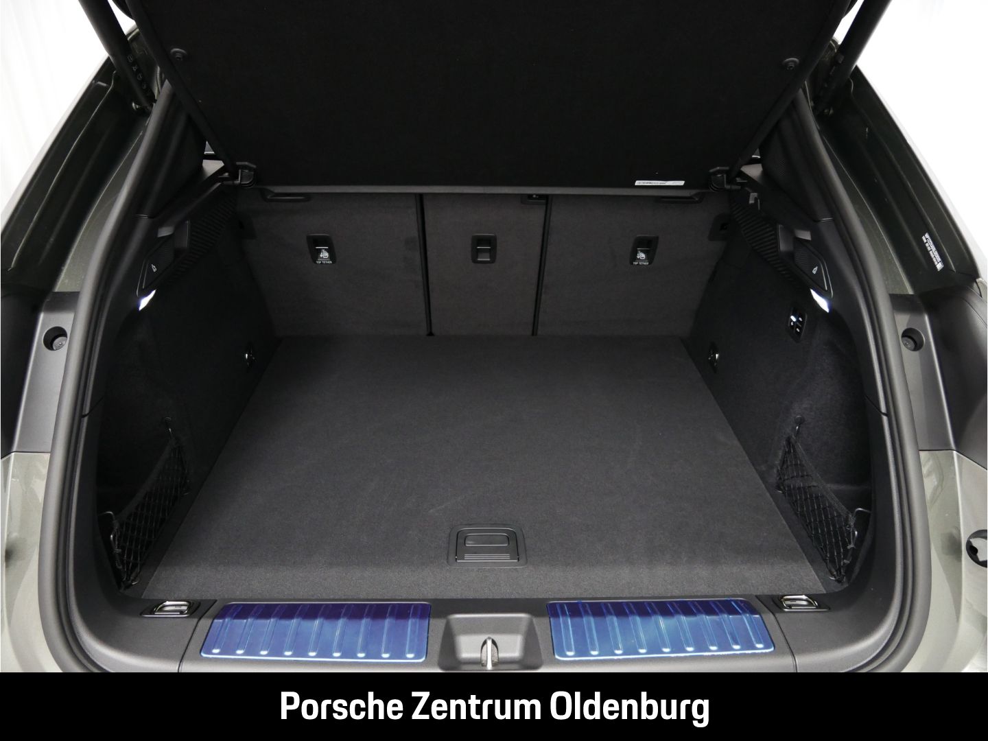 Porsche Macan Electric 4 Luftfed AHK BOSE Pano Matrix LE