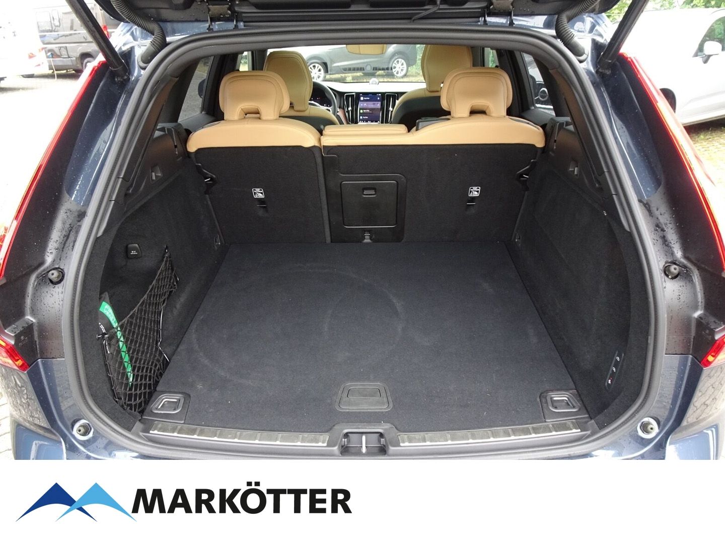 Volvo XC60 B4 AWD Ultimate Dark - Samsaru's Car Outlet