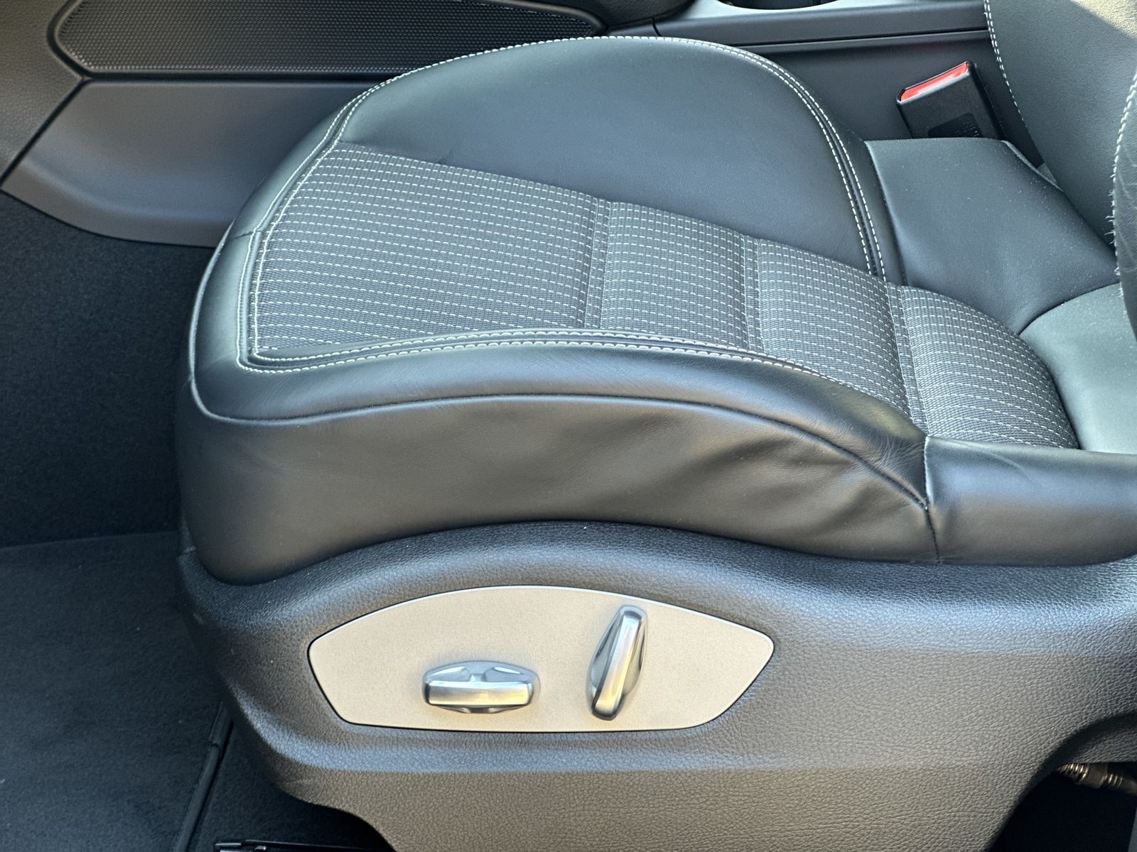 Porsche Macan T - Samsaru's Car Outlet