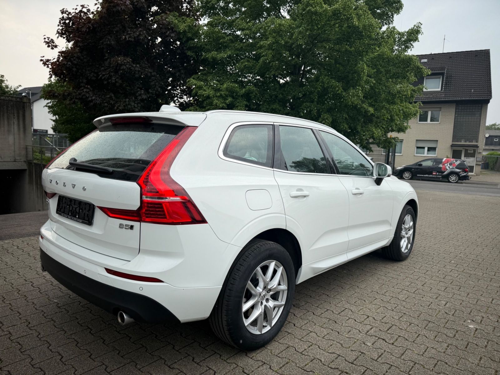 Volvo XC60 Momentum Pro AWD - Samsaru's Car Outlet