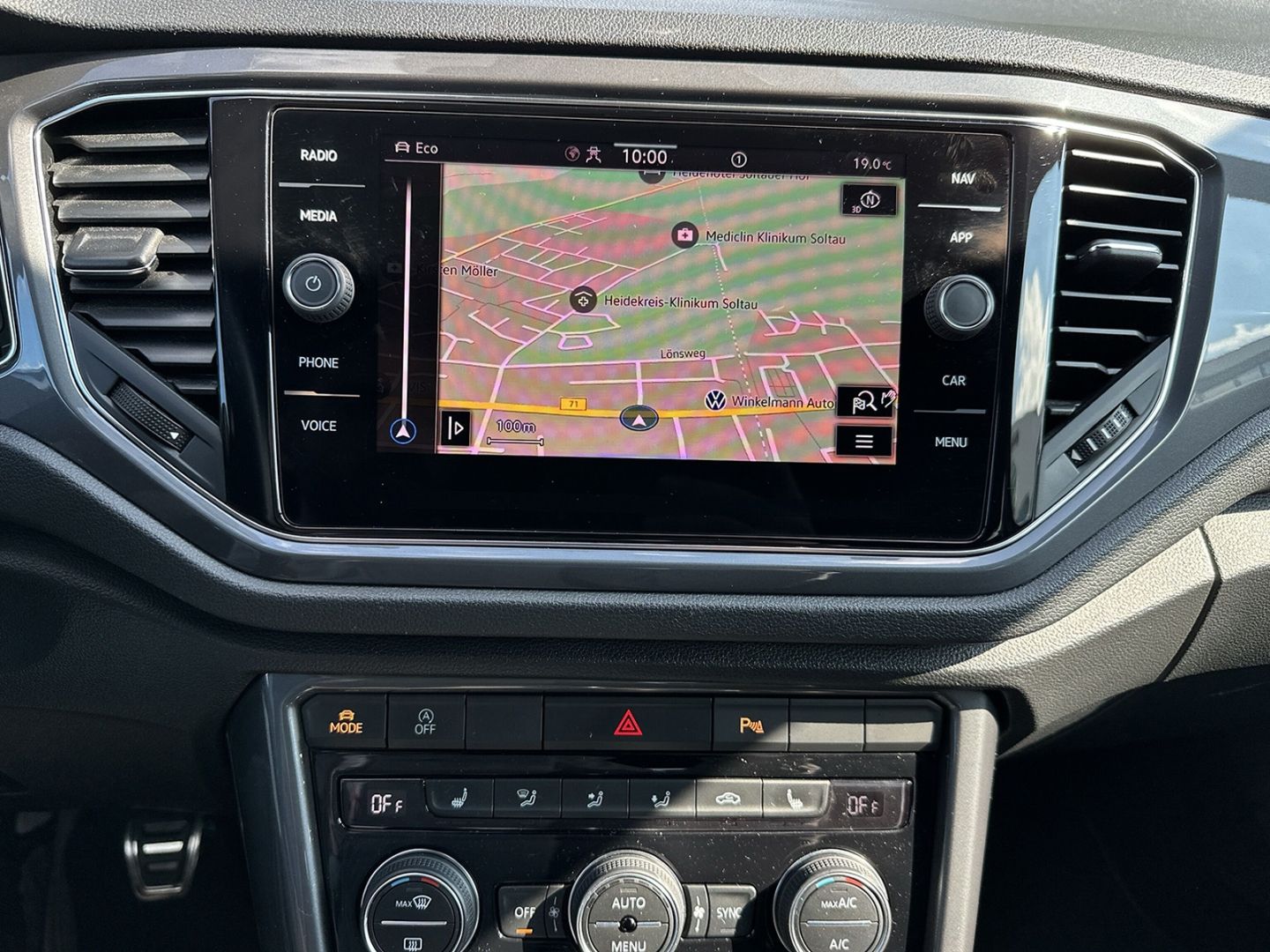 Volkswagen T-Roc 1.5 TSI Sport - Samsaru's Car Outlet