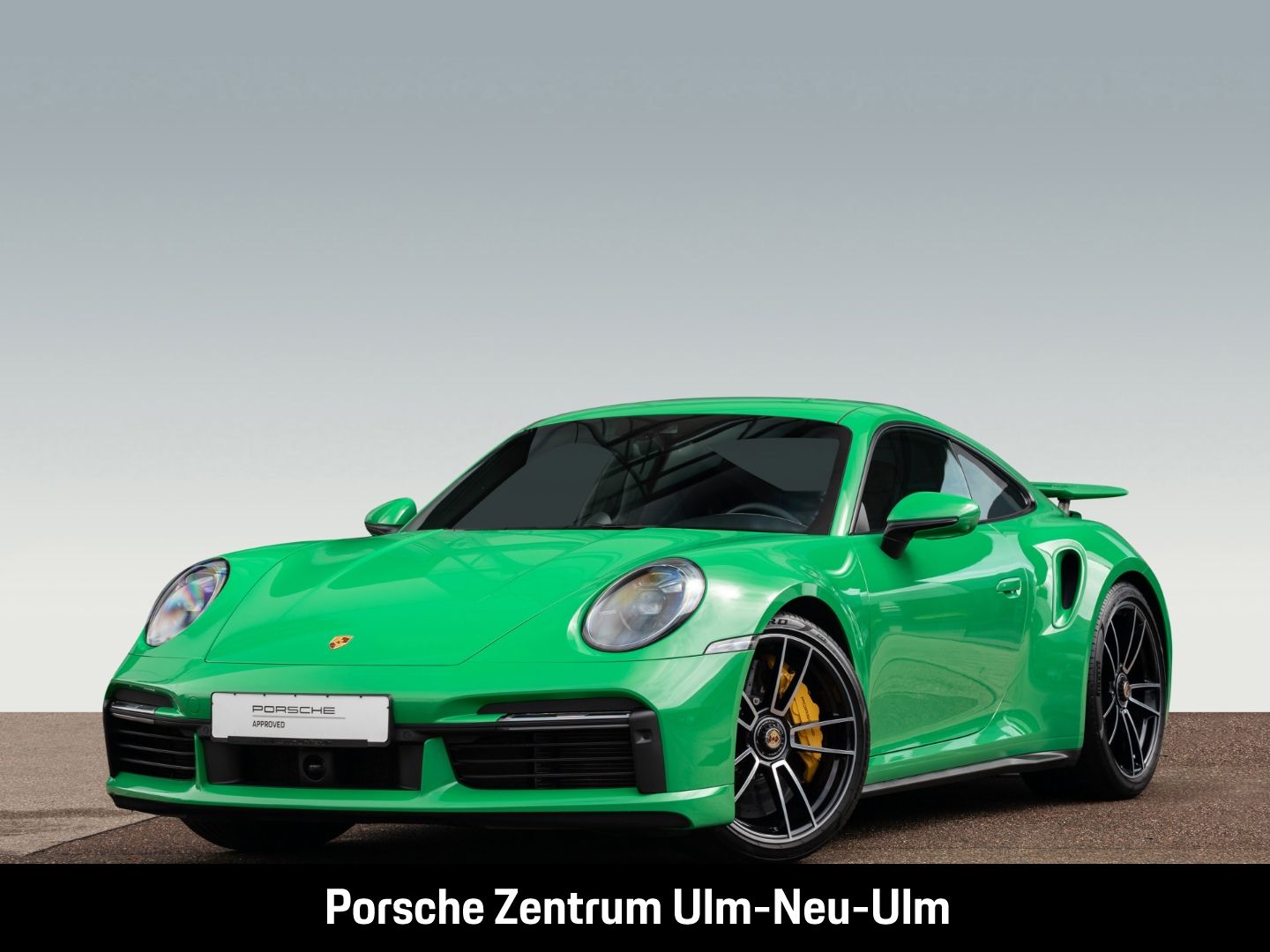 Porsche 992 911 Turbo S Pythongrün Sportabgasanlage LED