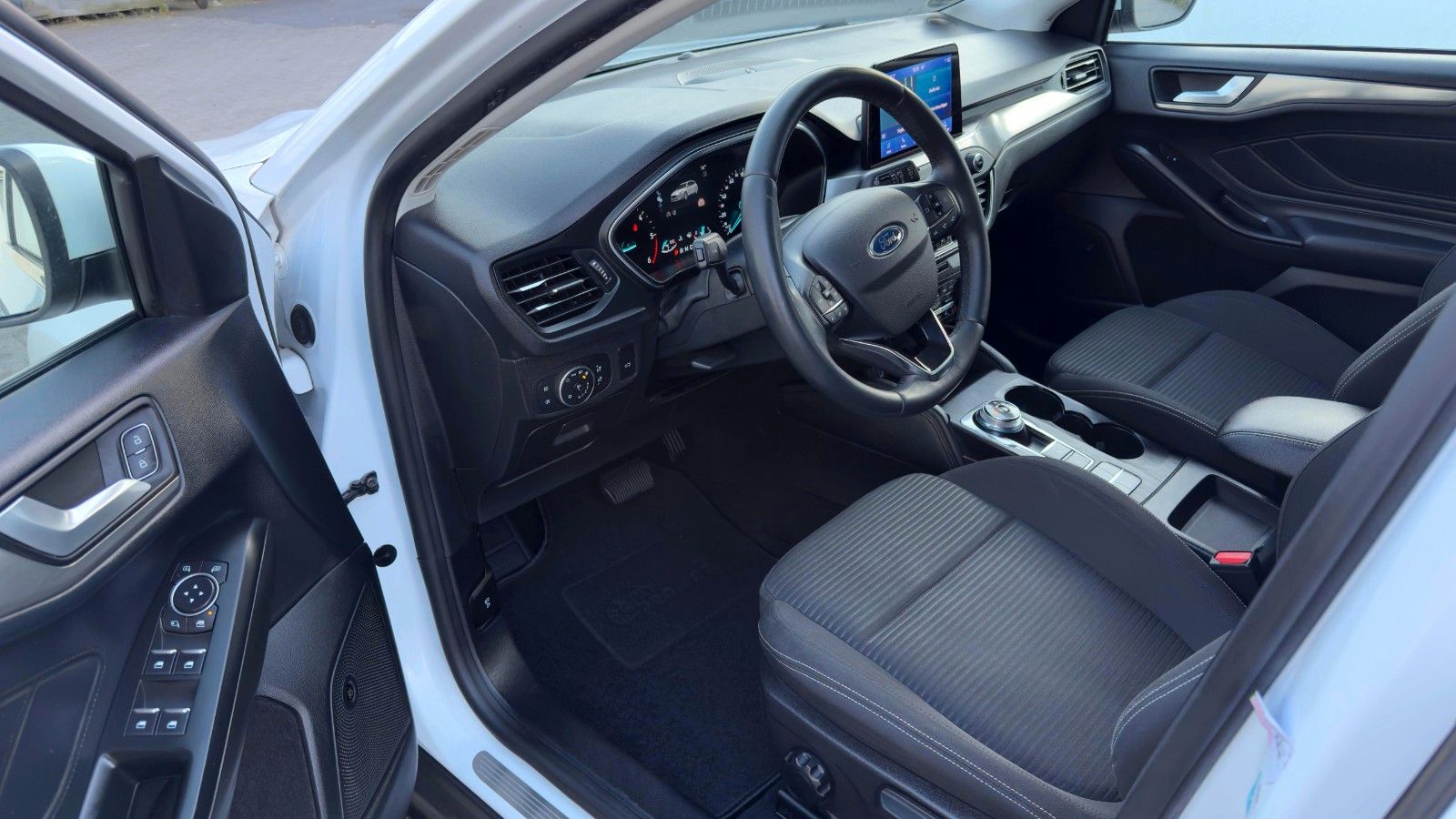 Ford Focus 2,0 - Samsaru's Car Outlet