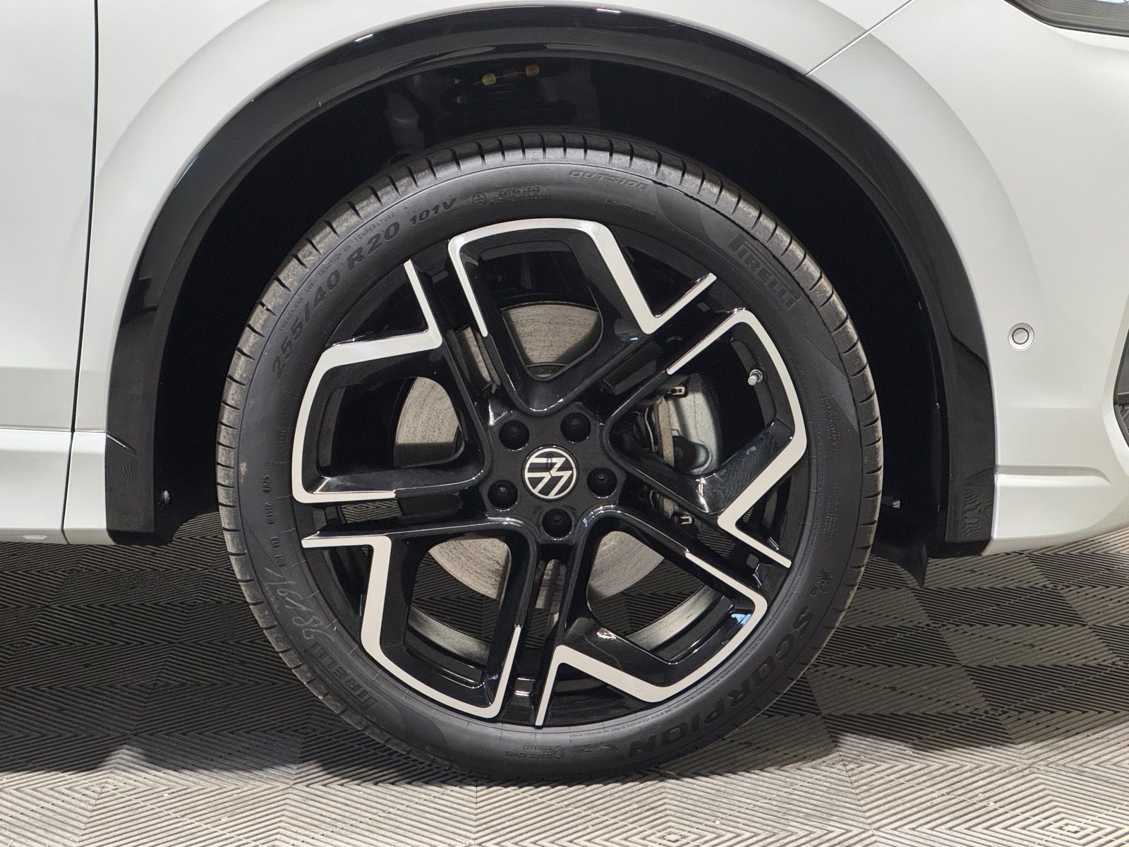 Volkswagen Tiguan R-Line 1.5 TSI eHybrid | MATRIX NAVI PANO
