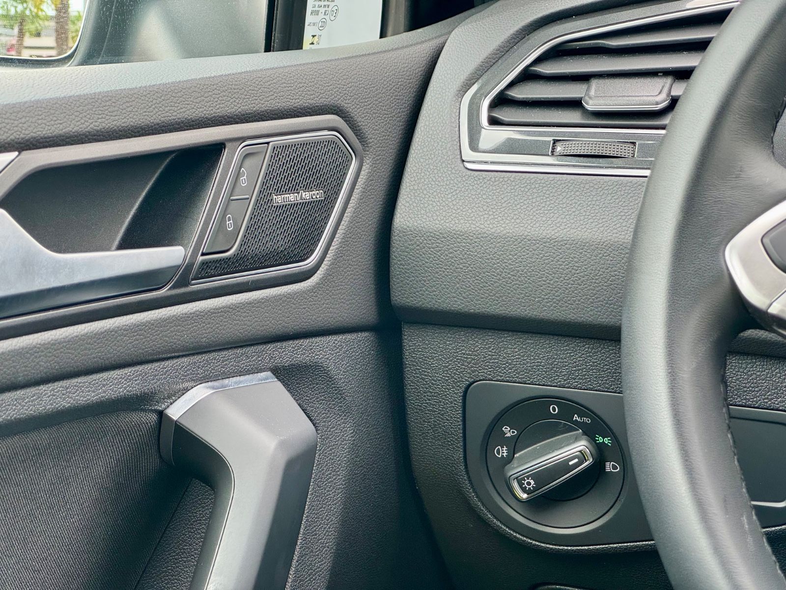 Volkswagen Tiguan Life - Samsaru's Car Outlet
