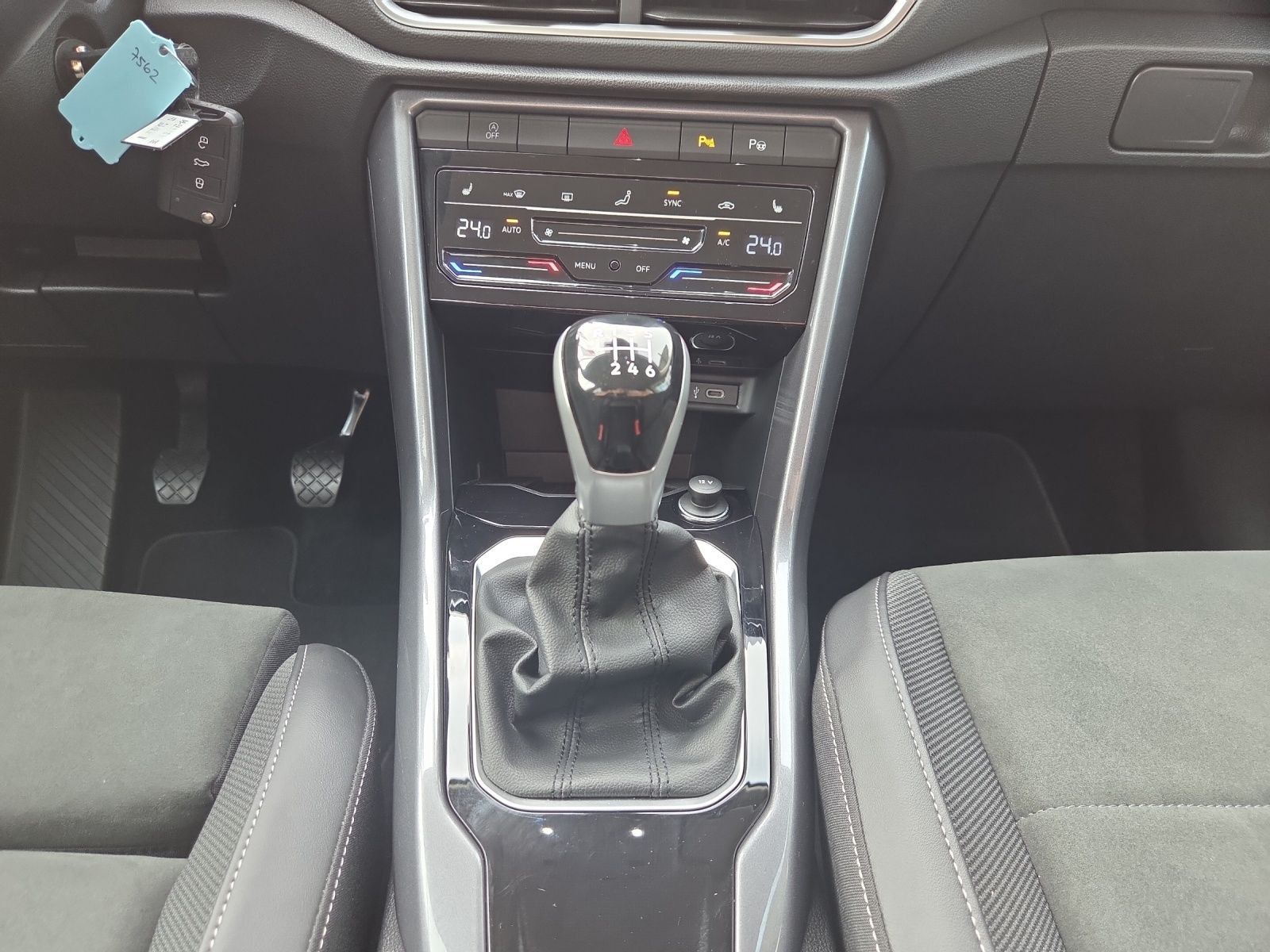 Volkswagen T-ROC 1.5 TSI STYLE - Samsaru's Car Outlet