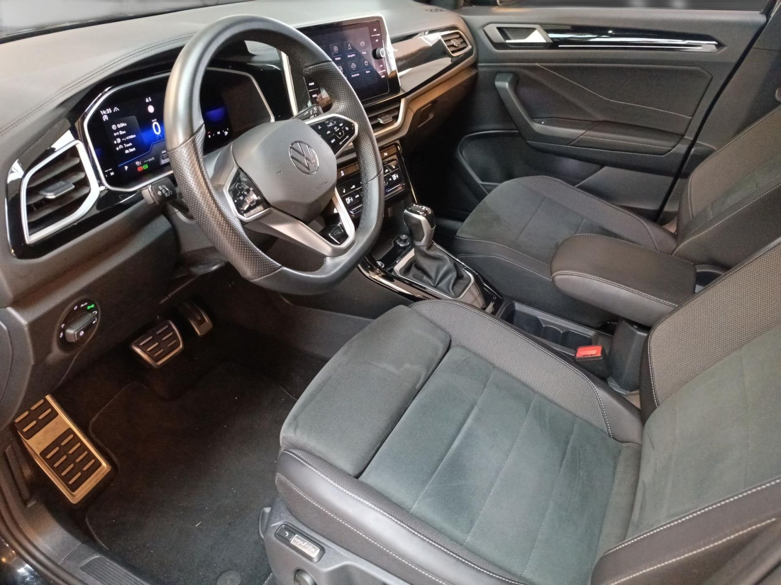 Volkswagen T-Roc 1.5 TSI R-Line - Samsaru's Car Outlet