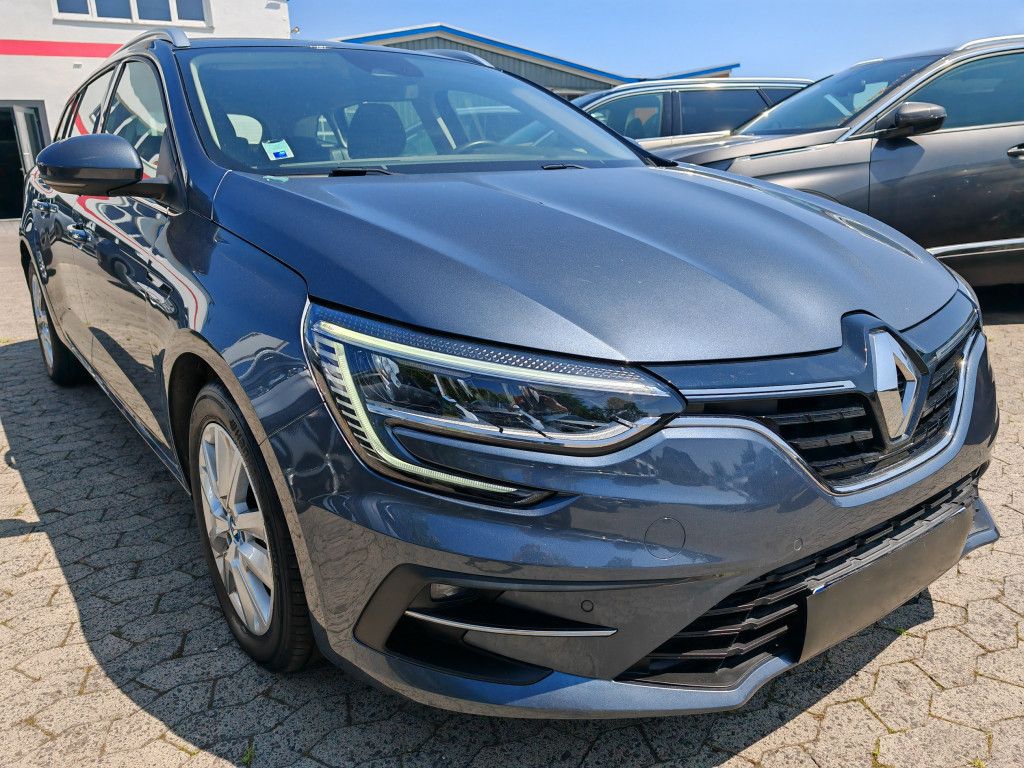 Renault Megane E-TECH 160 Plug-In Hybrid - Samsaru's Car Outlet