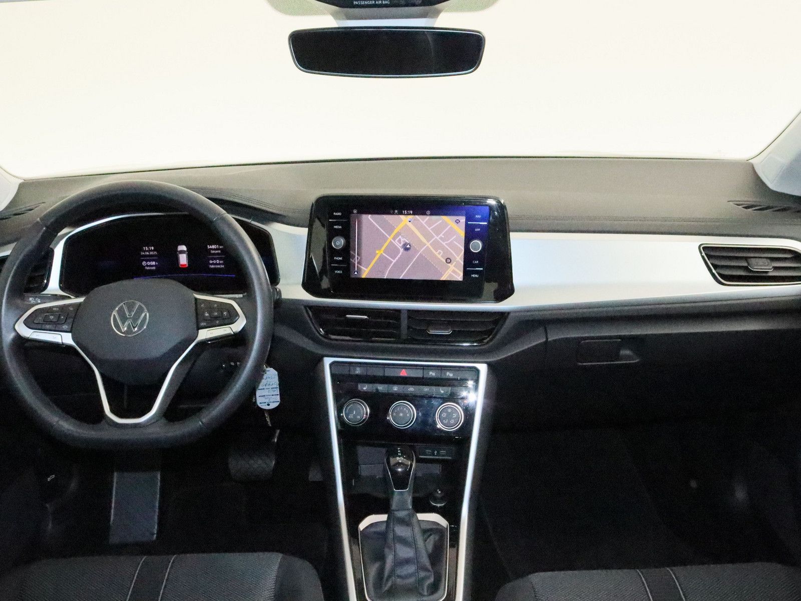 Volkswagen T-Roc 1.5 TSI Life - Samsaru's Car Outlet