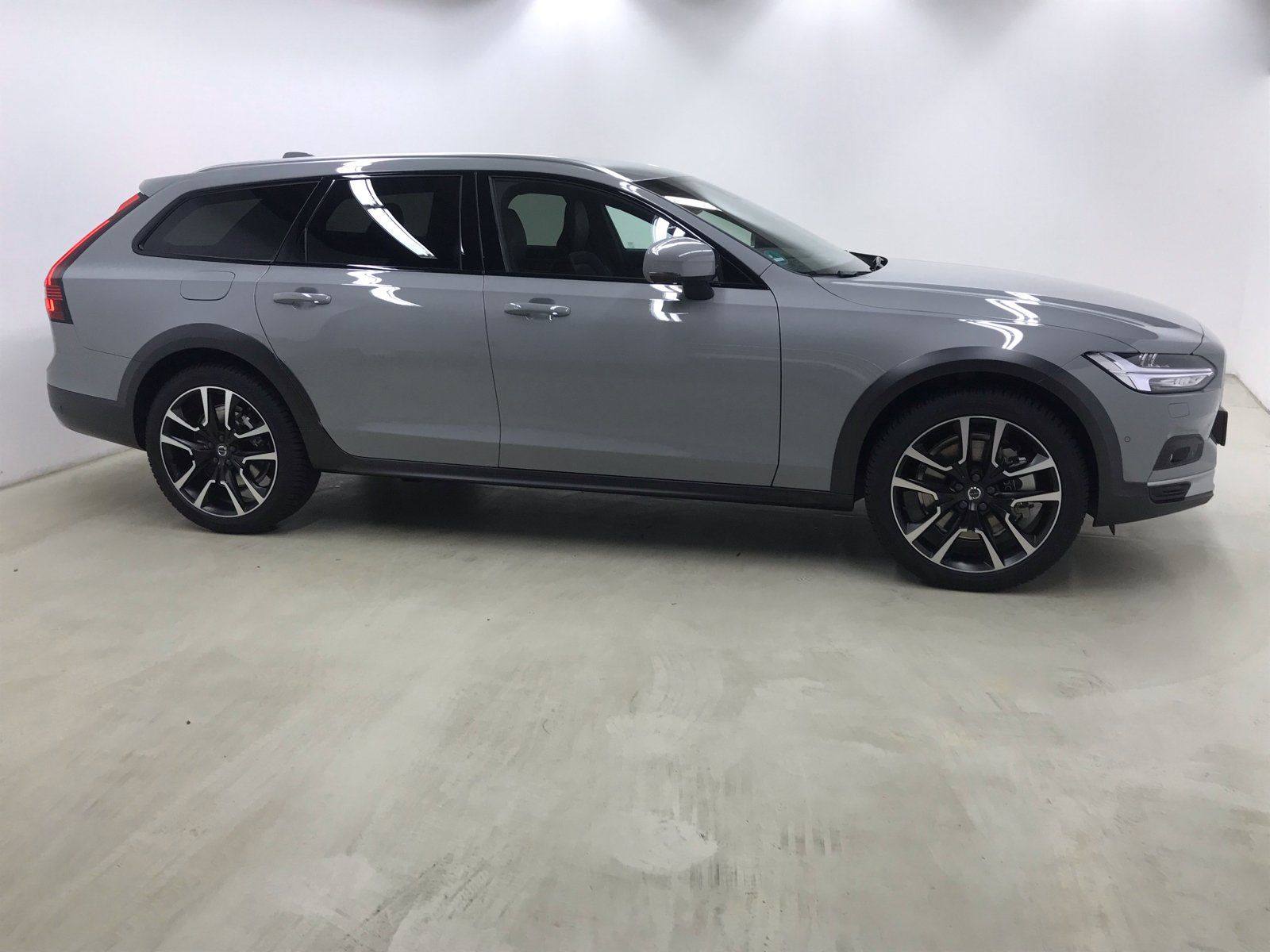 Volvo V90 CC B4 Diesel AWD Plus AHK*360°20"