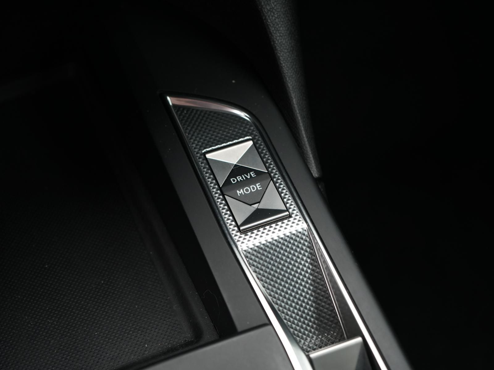 DS Automobiles DS3 Performance Line LED,NAVI,HUD,APP,ACC,TOTW