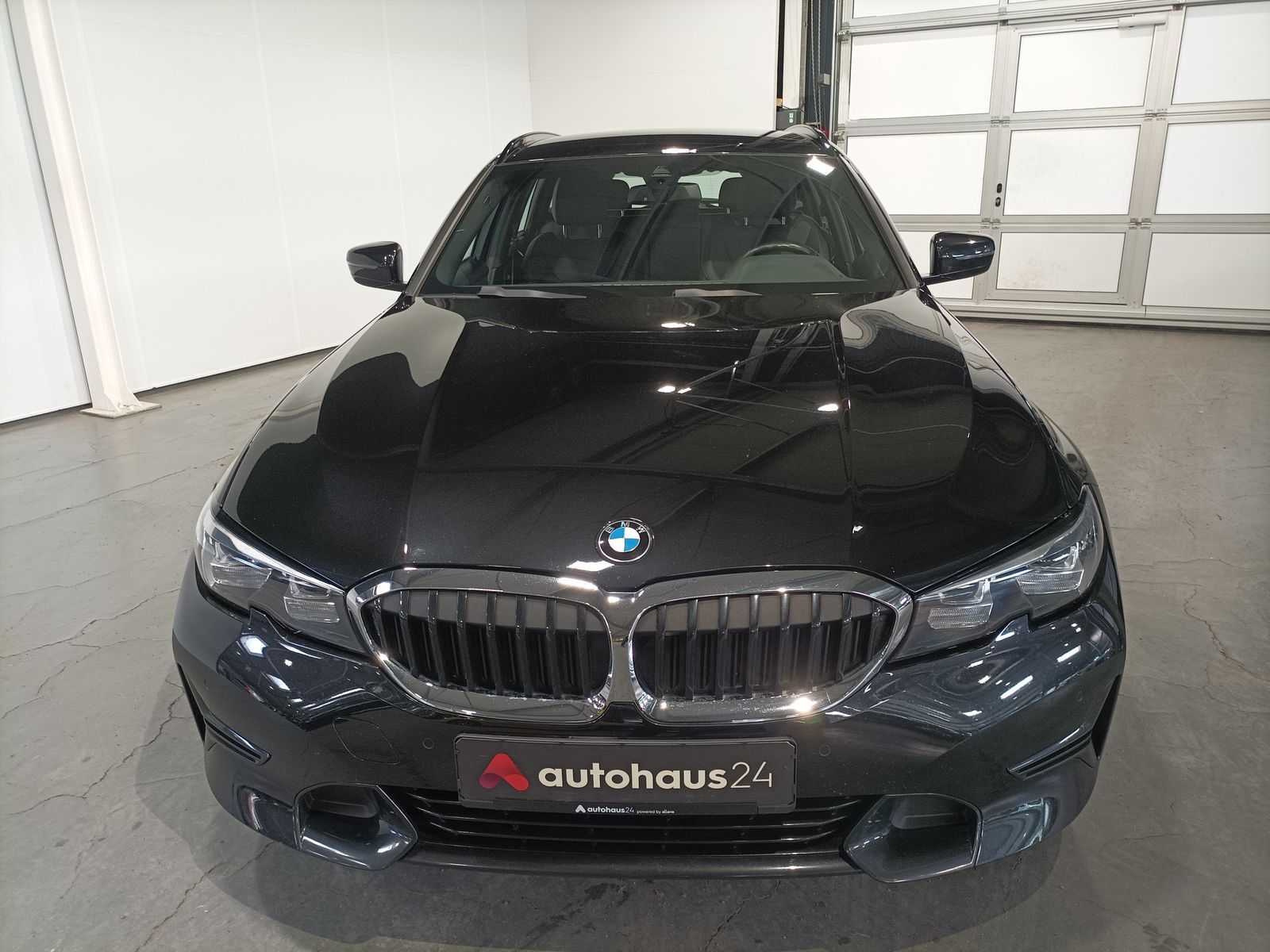 BMW 320 i Sport Line - Samsaru's Car Outlet