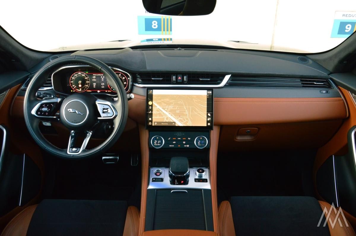 Jaguar F-Pace  SVR 575 PS  Panorama / Pixel LED