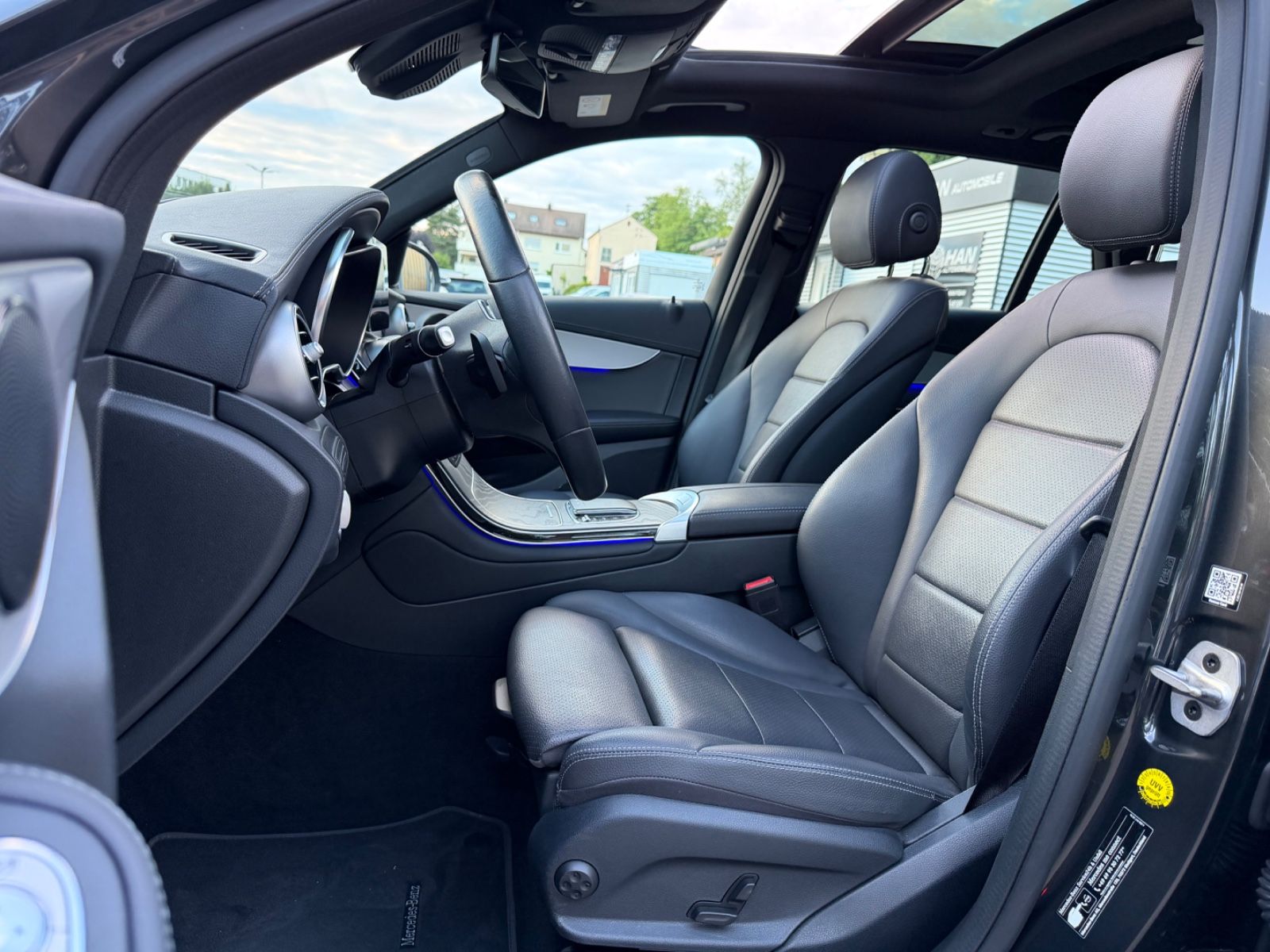 Mercedes-Benz GLC 300 d 4Matic *Exclusive+Head-up+Pano+AHK*