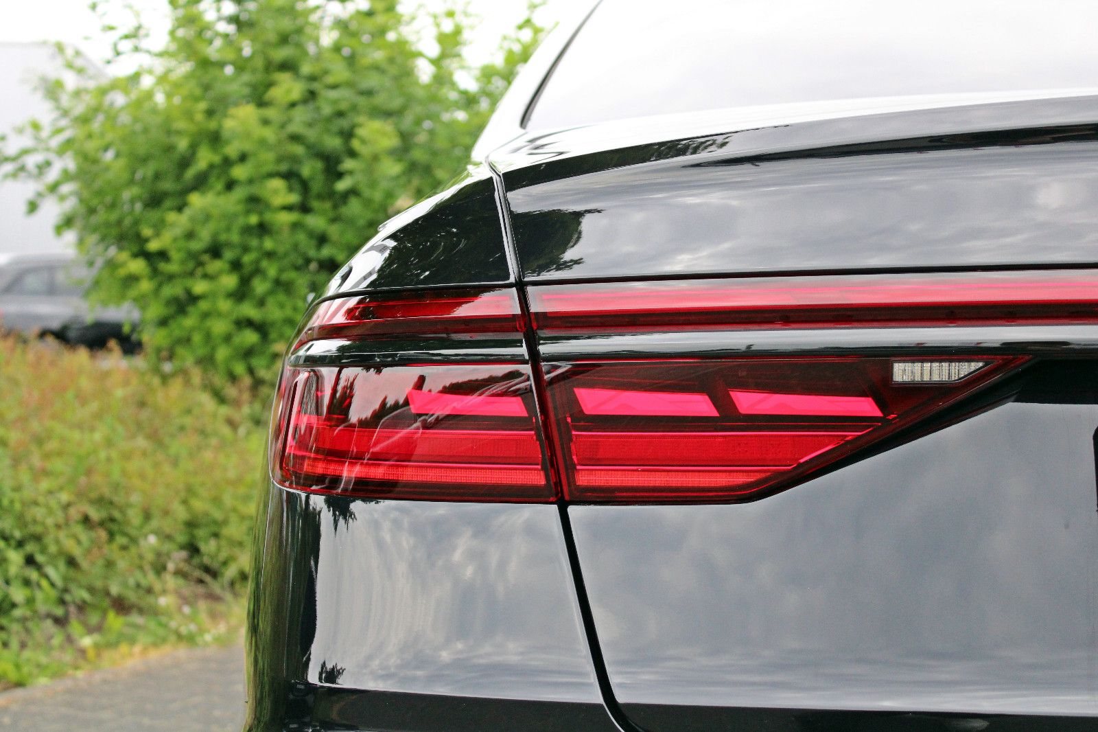 Audi A8 Lang 55TFSI PANO AHK FONDPAKET DIGITAL LED" → "Audi A8 Lang 55TFSI - Samsaru's Car Outlet