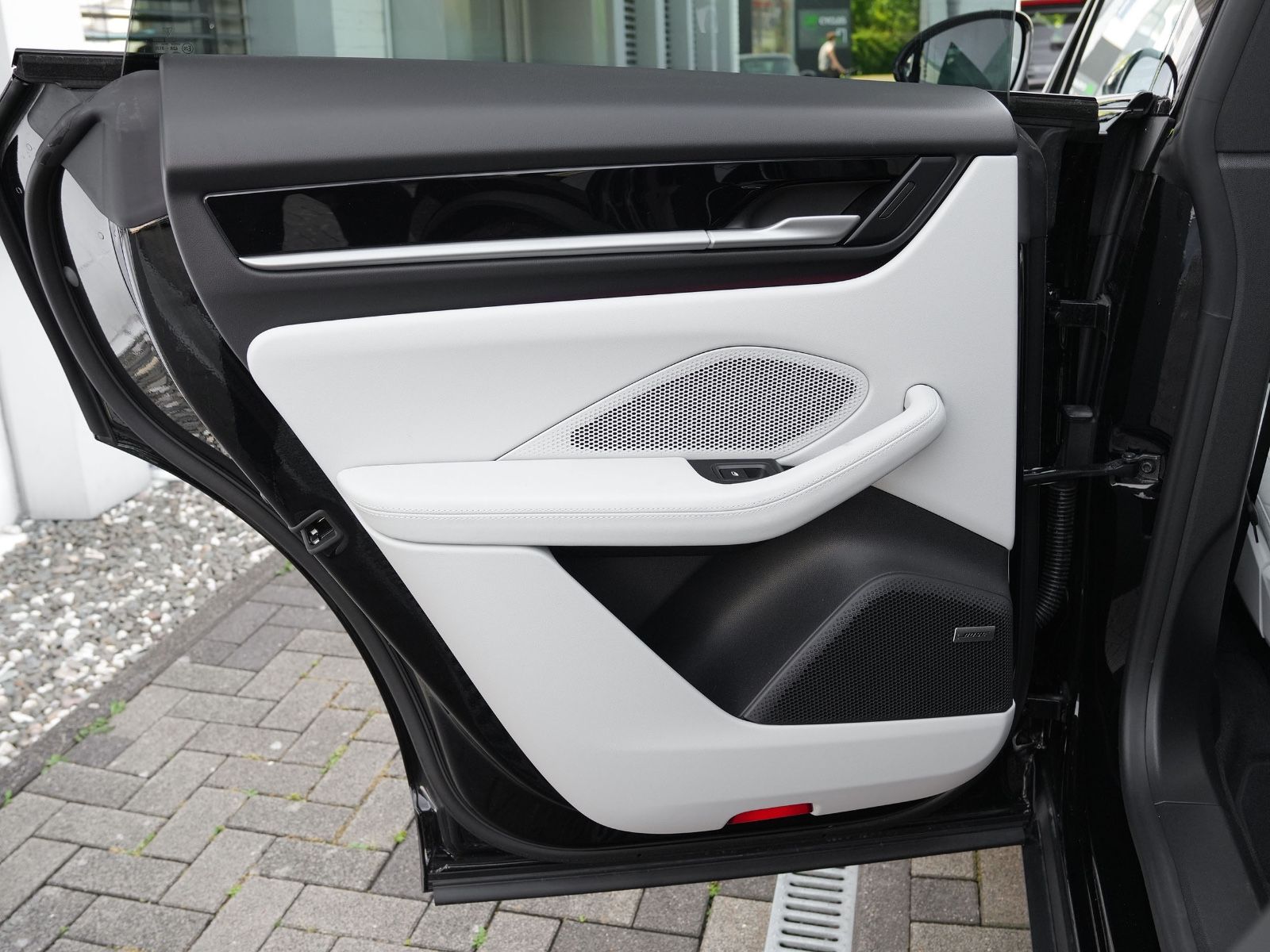 Porsche Macan 4 - Samsaru's Car Outlet