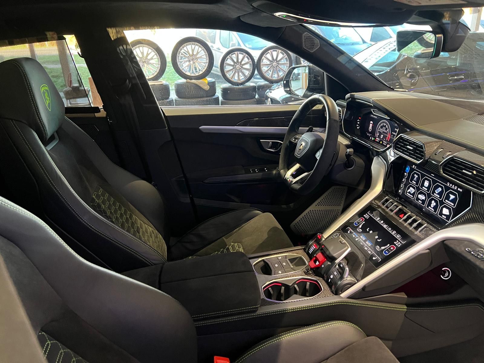 Lamborghini Urus *Großes Carbon Paket*Akrapovic*Garantie