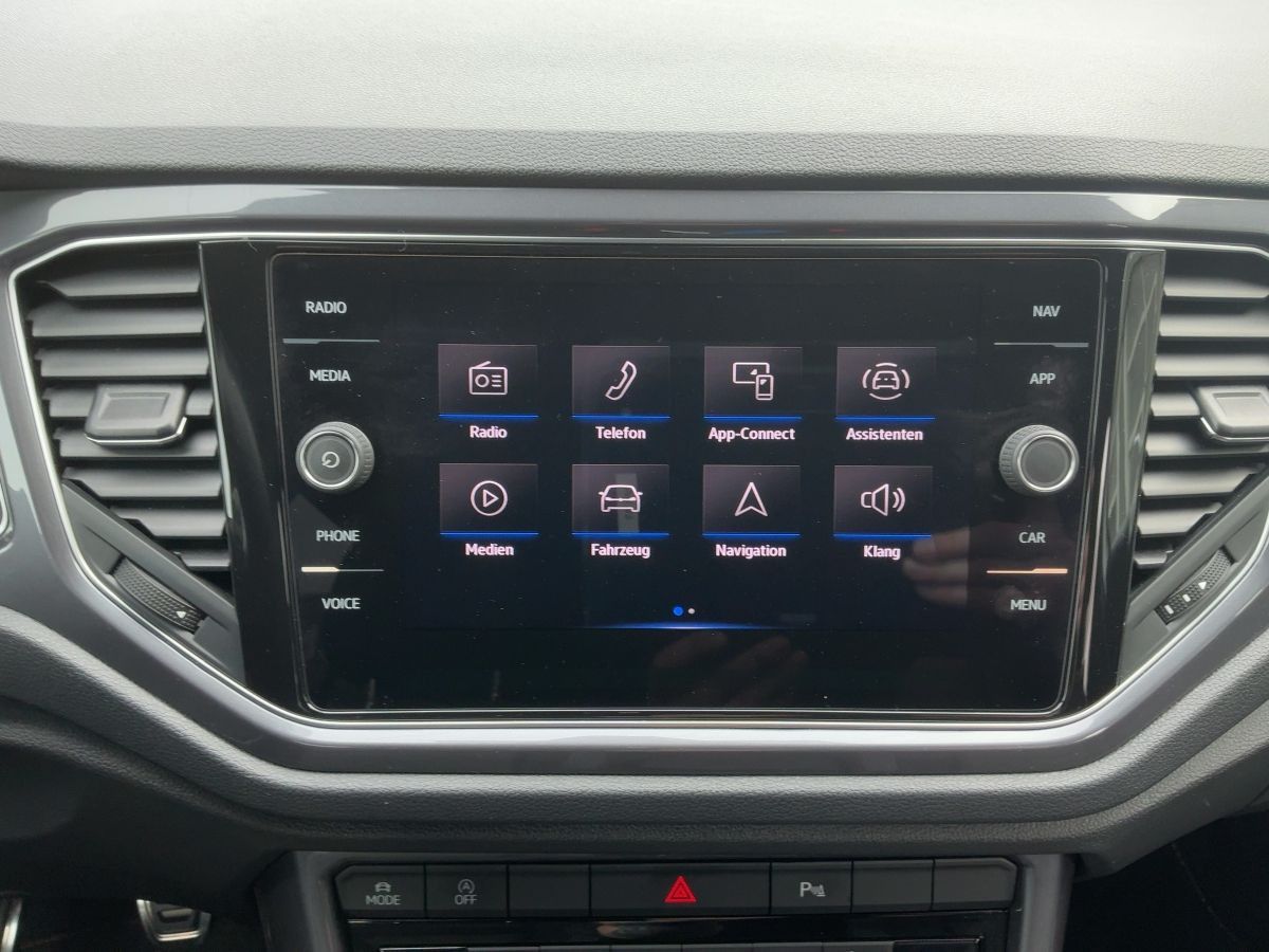 Volkswagen T-Roc 1.5 TSI SPORT - Samsaru's Car Outlet
