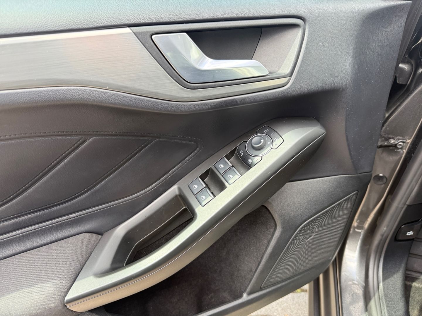 Ford Focus Turnier Titanium 1.5 Navi LED ACC RFK LED