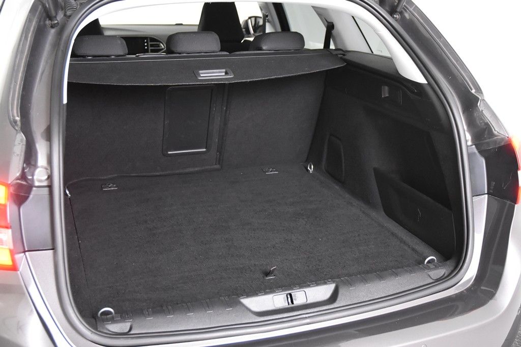 Peugeot 308 SW Allure 130 - Samsaru's Car Outlet