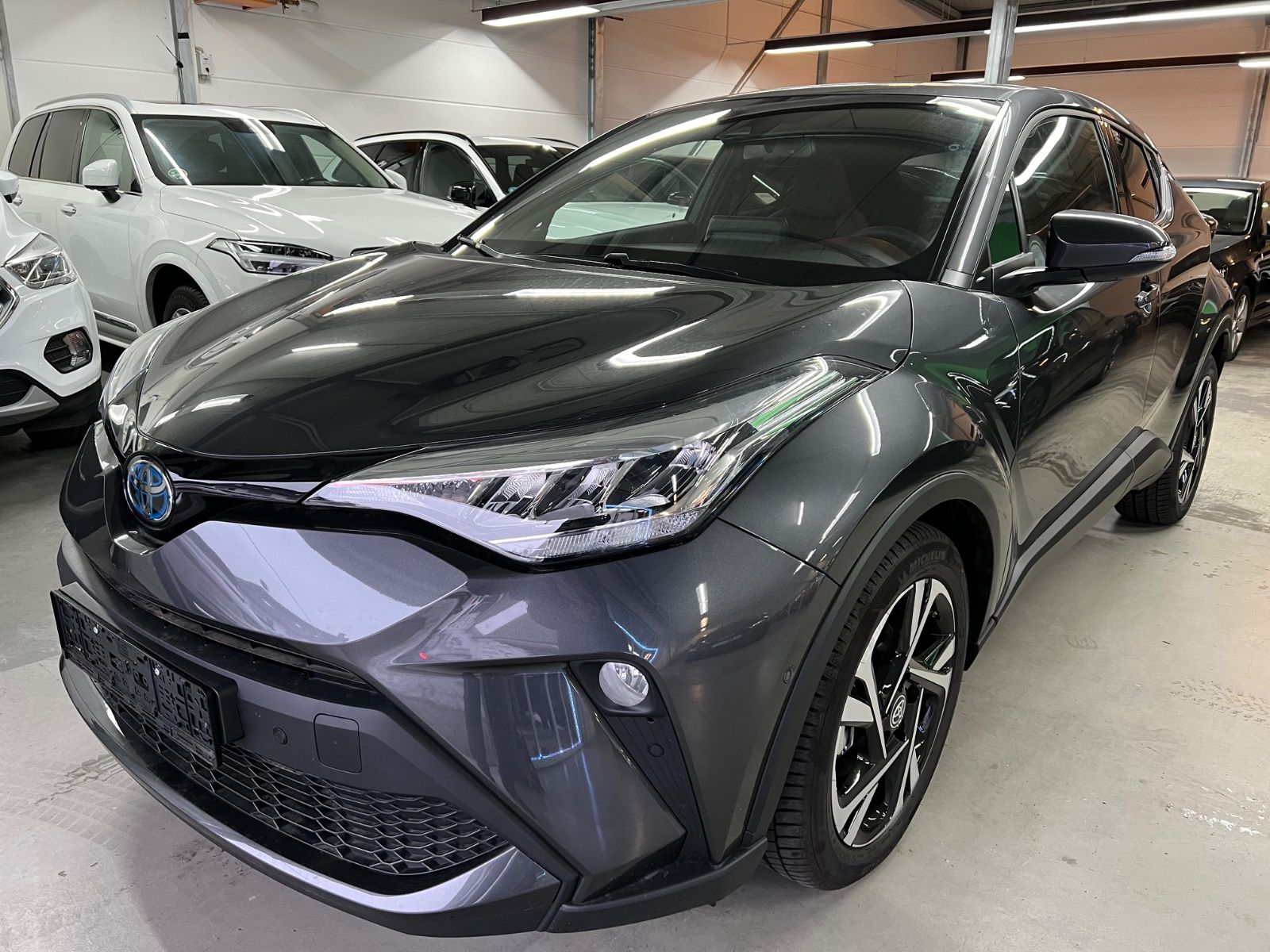 Toyota C-HR Hybrid - Samsaru's Car Outlet
