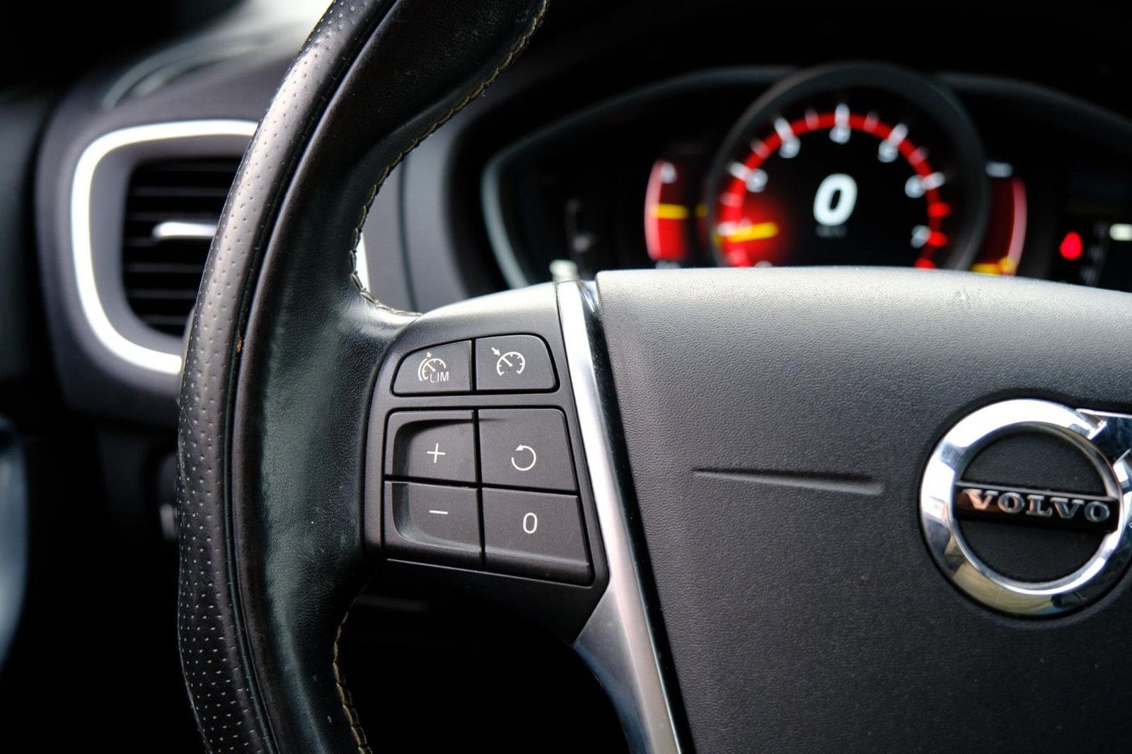 Volvo V40 1.5 T3 Polar+ Sport Aut. Pano|Leder-Alcant|C